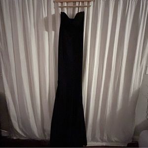 Strapless black body-con dress with train